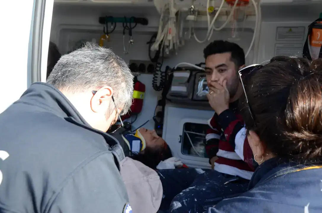 Gedik Kavşağı’nda Şiddetli Çarpışma: Eşi Teselliye Geldi 6